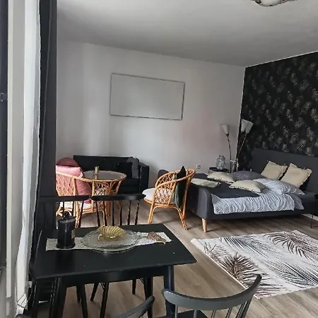 Apartmany Oxota Jaromer Exterior photo